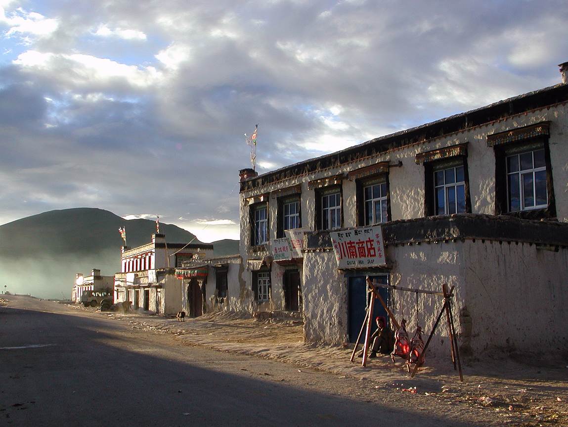 A long shot of a street

Description automatically generated