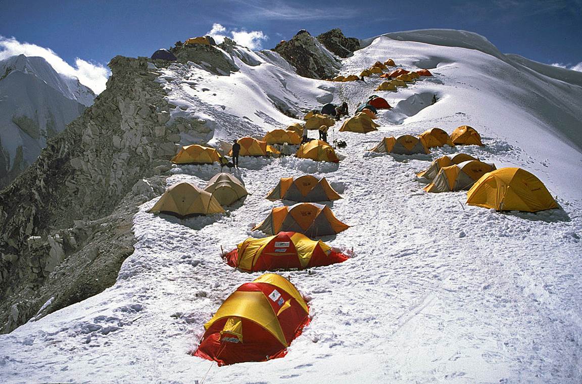 Several tents on a snowy mountain

Description automatically generated