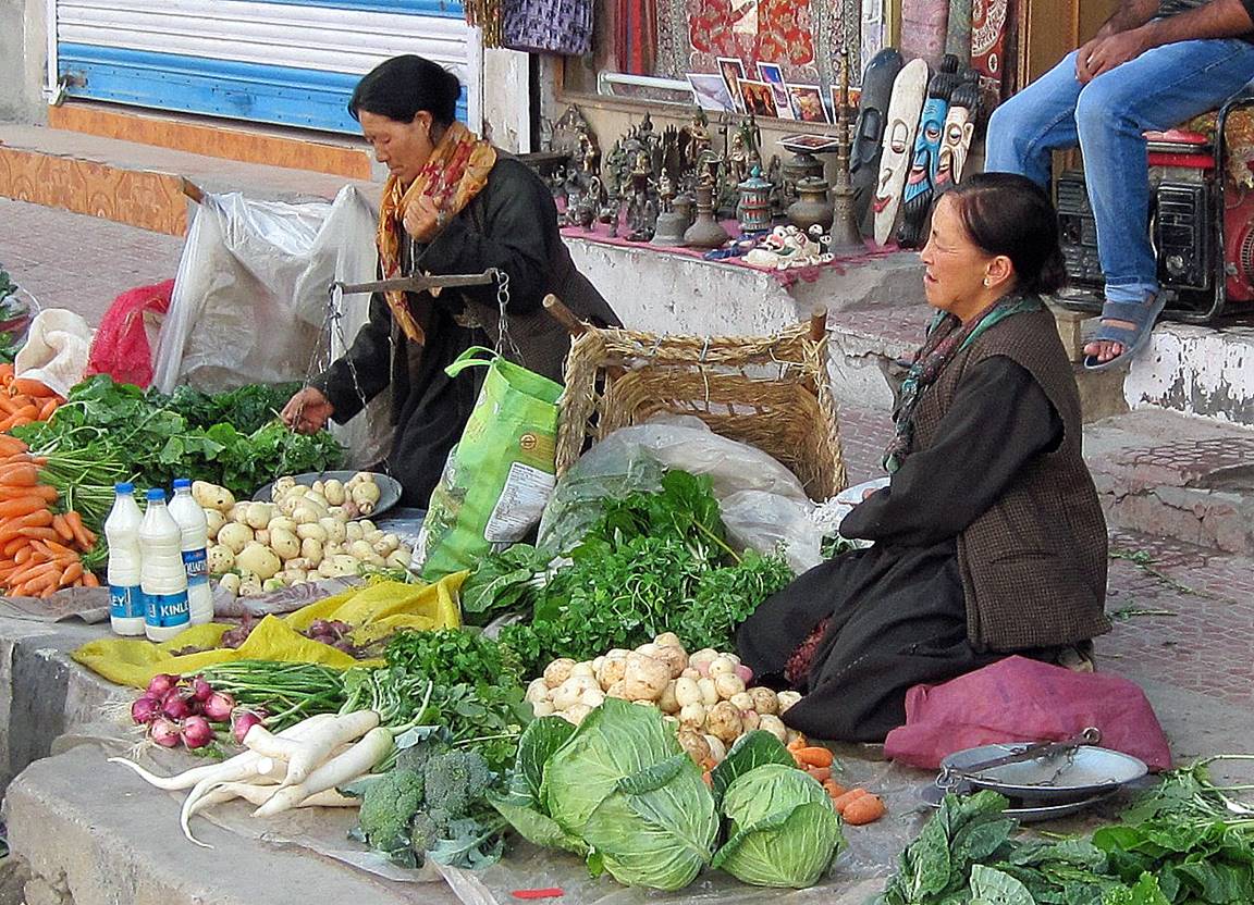 Women selling vegetables at a market

Description automatically generated