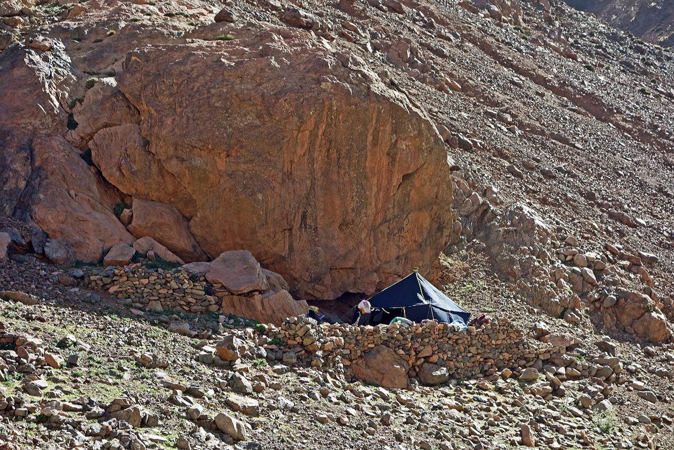 A tent in a rocky area

Description automatically generated