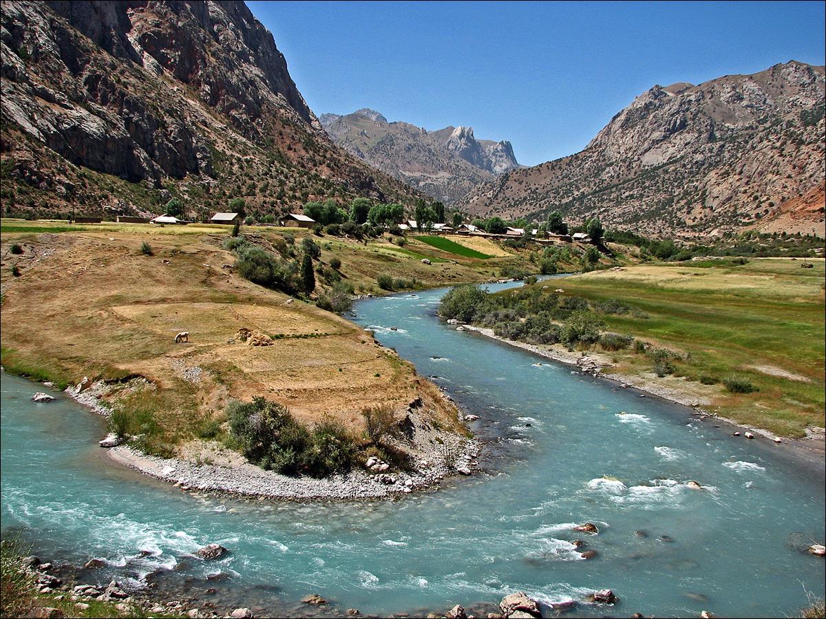 A river running through a valley with Little Colorado River in the background

Description automatically generated