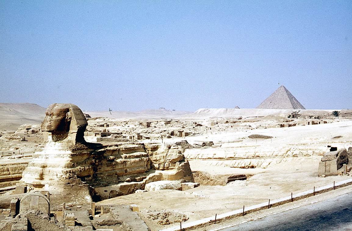 A view of the great sphinx and the pyramids

Description automatically generated
