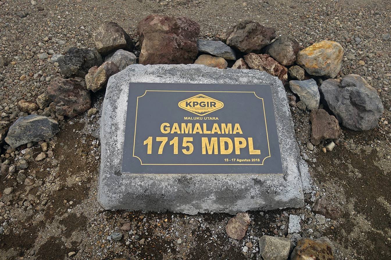 A stone with a sign on it

Description automatically generated